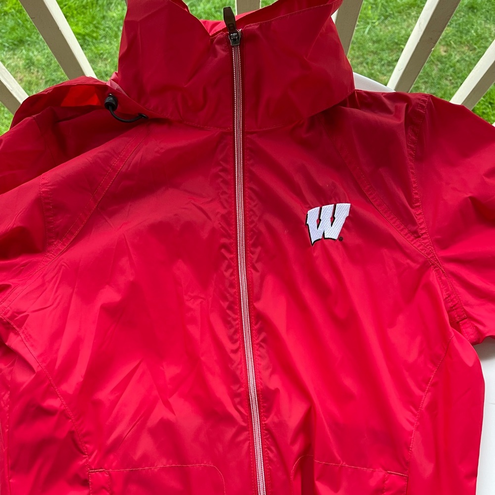 ❌ SOLD ❌ Wisconsin - Columbia wind breaker